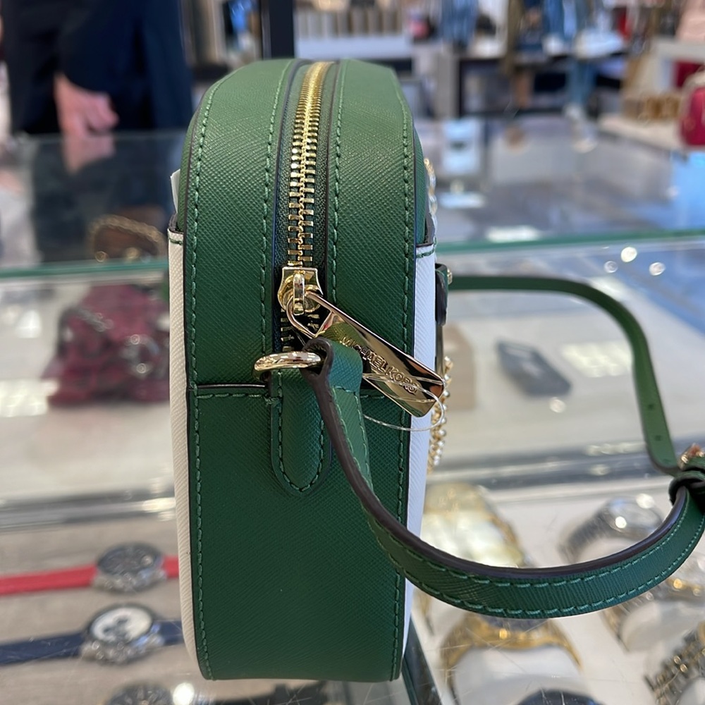 MICHAEL KORS
Jet Set Large EW Zip Chain XBody Saffiano Leather Crossbody
NWT - Picture 5 of 16